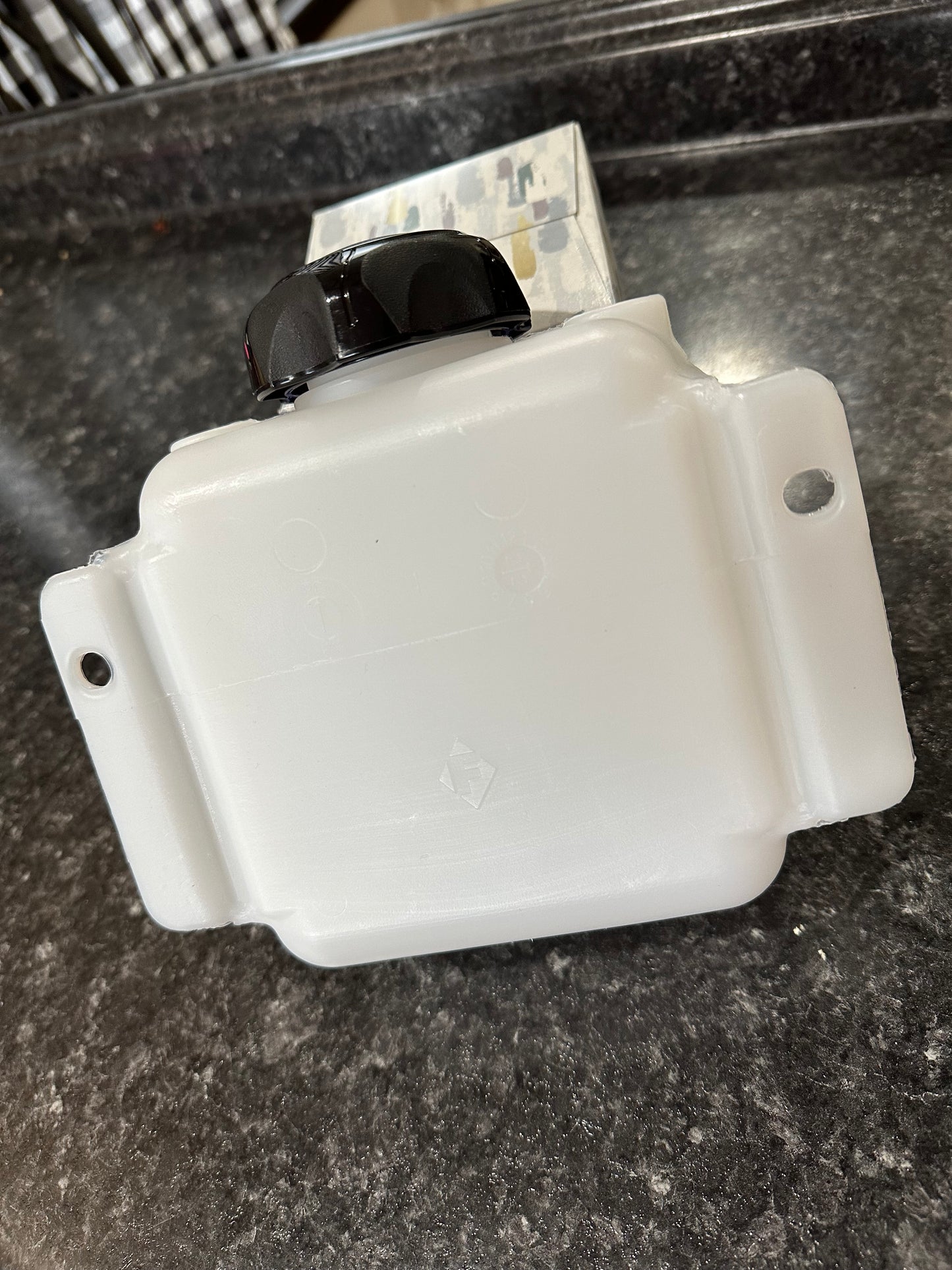 1.5qt Plastic Fuel Tank 3/8 FITTING